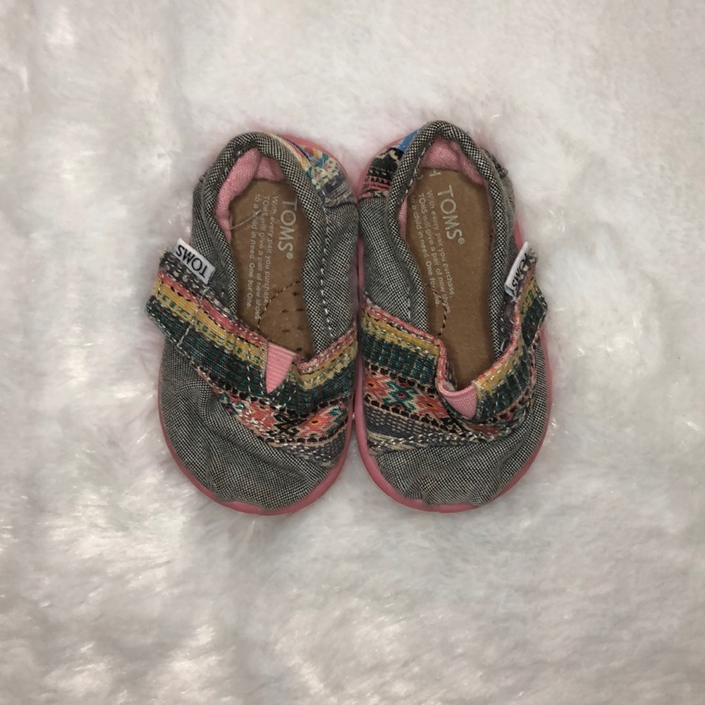 Baby girl toms